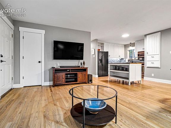 4th image of 3712 Pembroke St