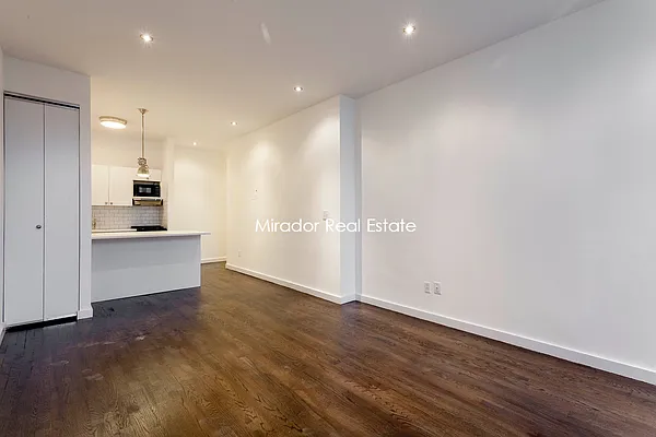 Rented by Mirador Real Estate | media 28