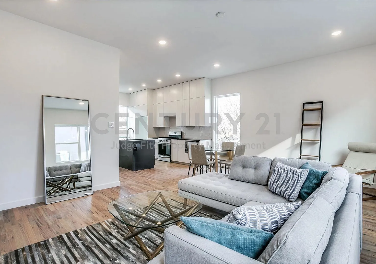 Stunning 3-Story 2/2.5/2 Condo in the Heart of Bishop Arts District For Rent! — Photo 3