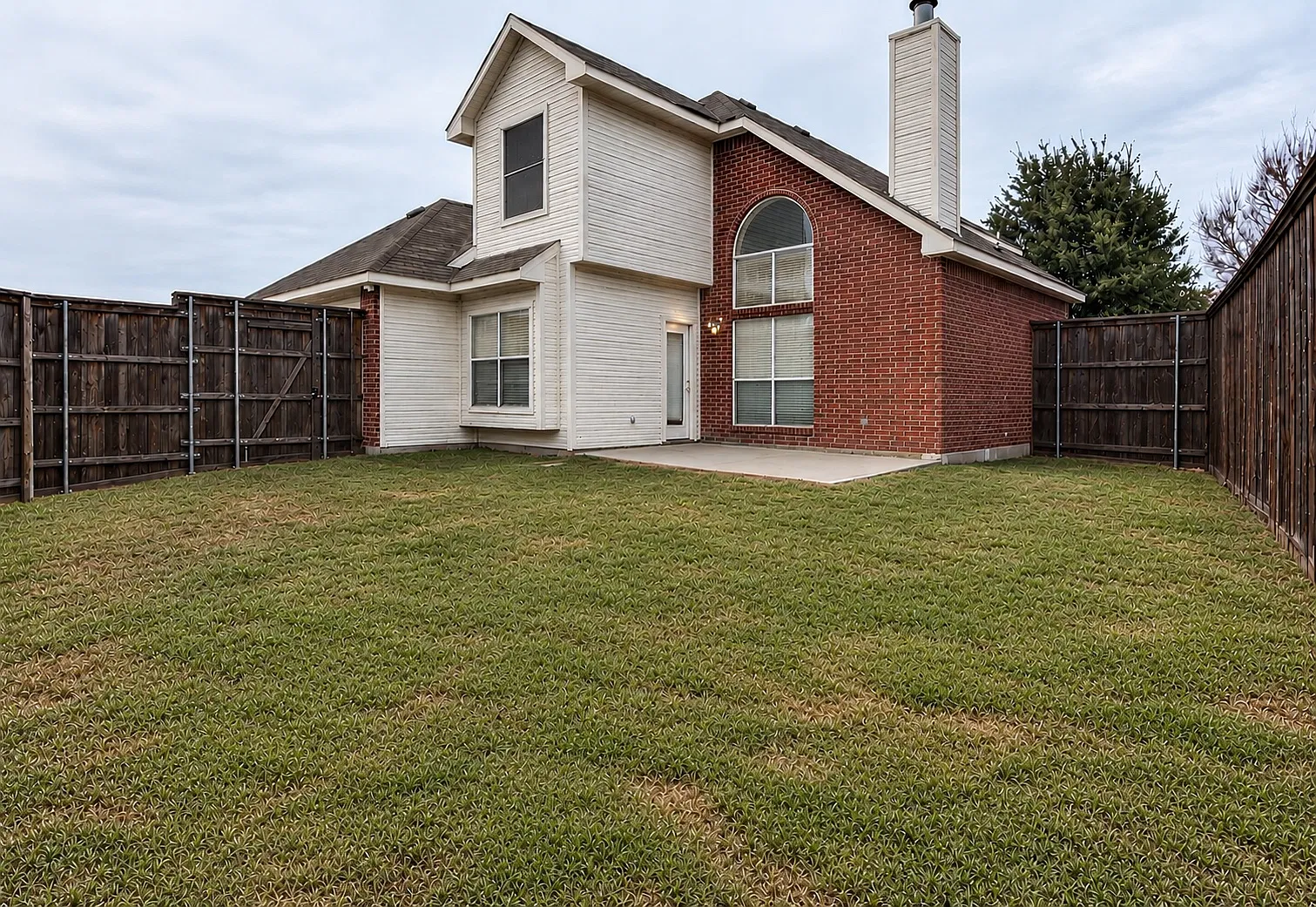 4 bed, 2.5 bath, 2330 sqft, $2,725 — Photo 2