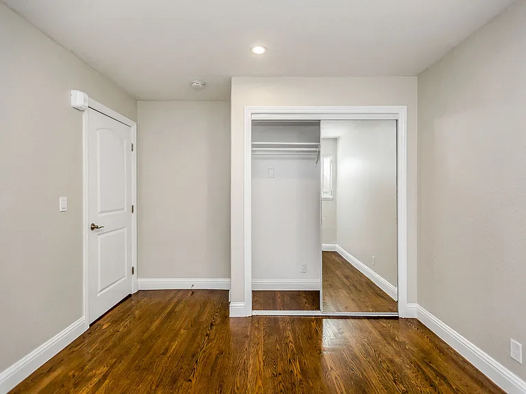 2385 Folsom — Photo 23