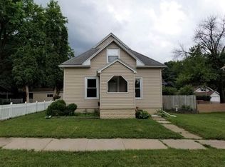 1819 W 3rd St, Waterloo, IA 50701