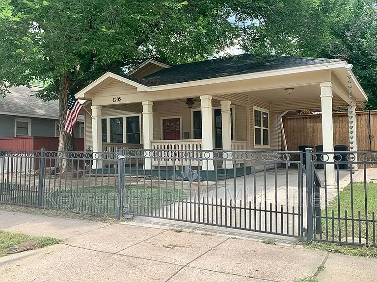 1905 S Henderson St — Photo 2