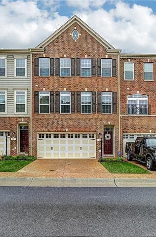 1st image of 525 Siena Ln #525