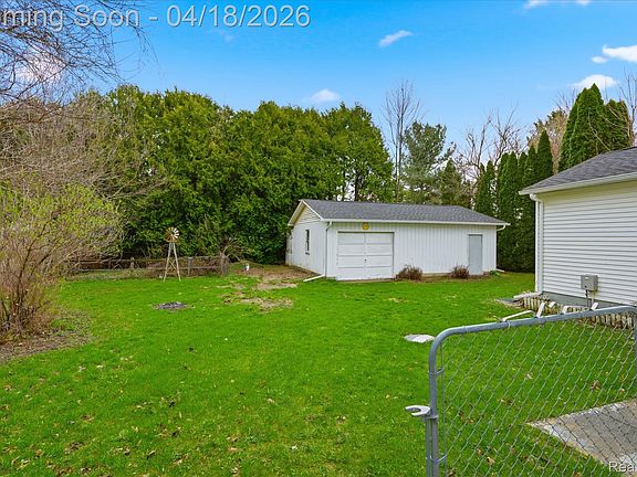 2nd image of 118 Gale St
