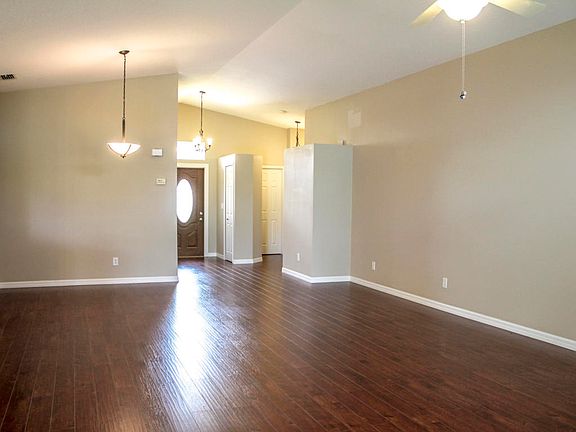 5th image of 881 Villa Dr