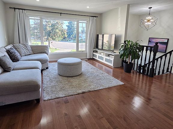 3rd image of 18 Rosewood Pl