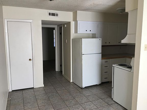 3rd image of 5400 Stanley Dr #5