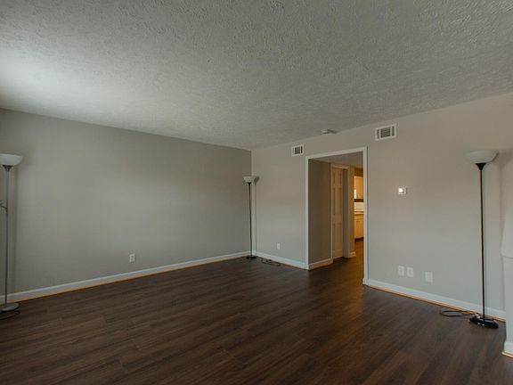 3rd image of 222 Fountain Dr