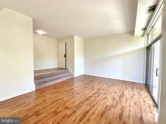 3rd image of 14424 Parkvale Rd APT 5
