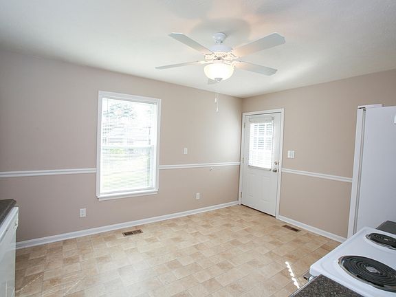 5th image of 413 Greenfield Cir