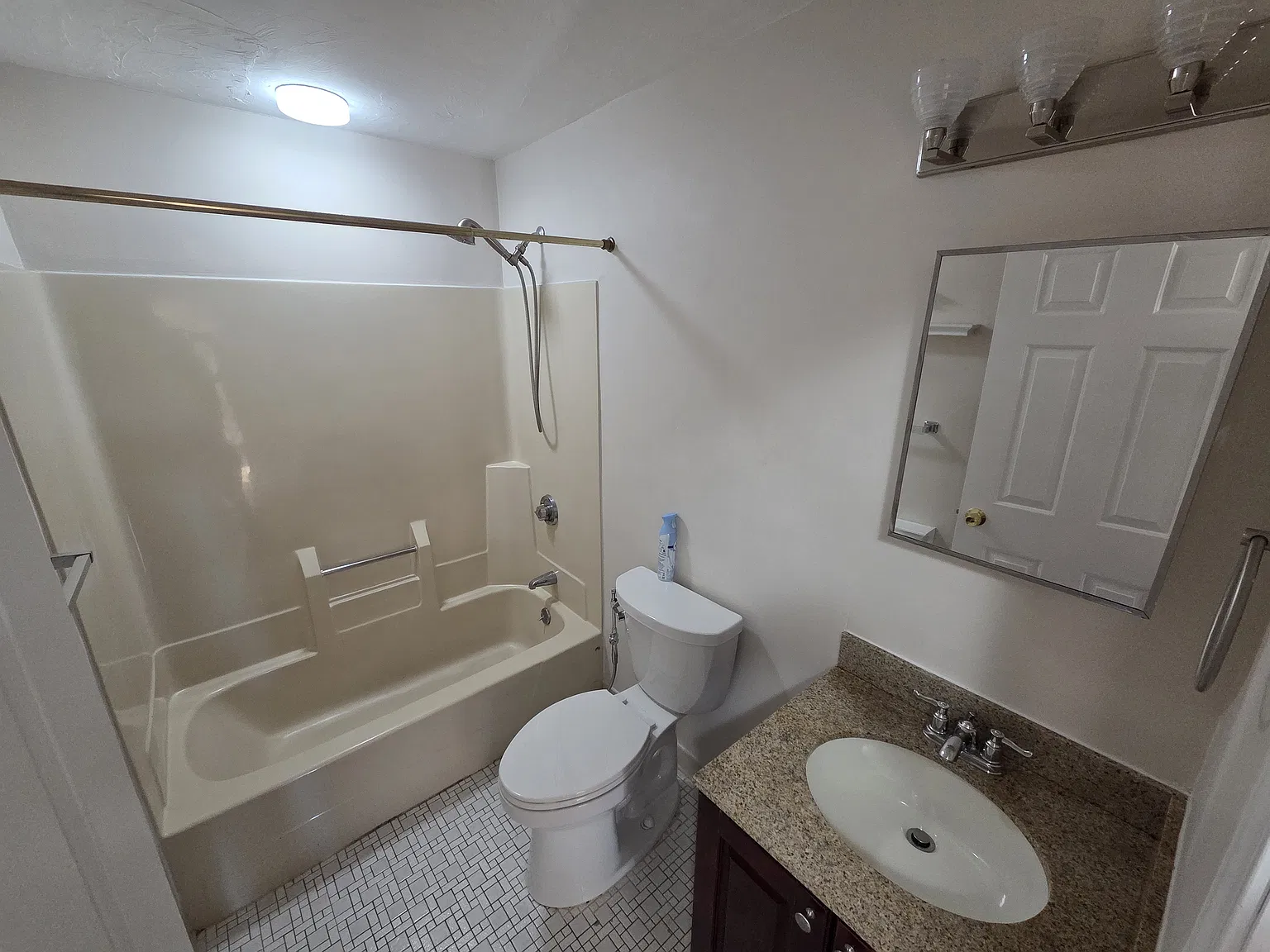 2 bed, 900 sqft, $2,500 — Photo 3