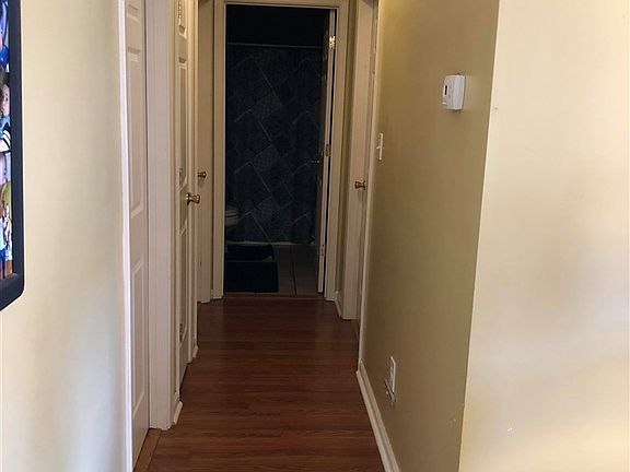 4th image of 211 Wilmington Ct