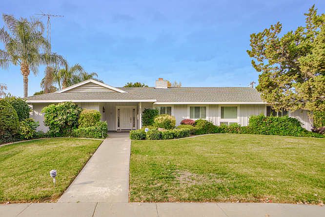 1st image of 225 Diane Pl