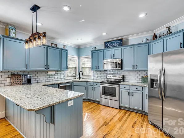 6208 Neptune Dr, Denver, NC 28037