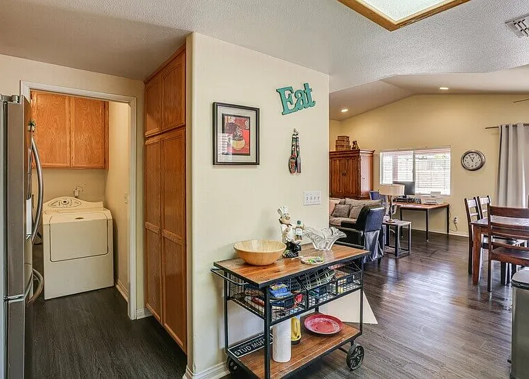 8523 Barberry Ave — Photo 3