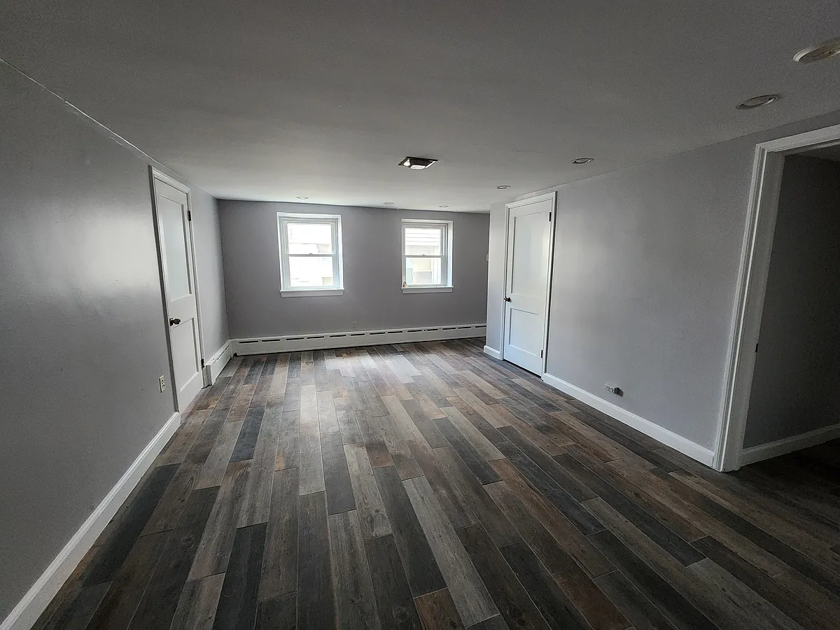 Building Photo - 20 S Marion Ave #C