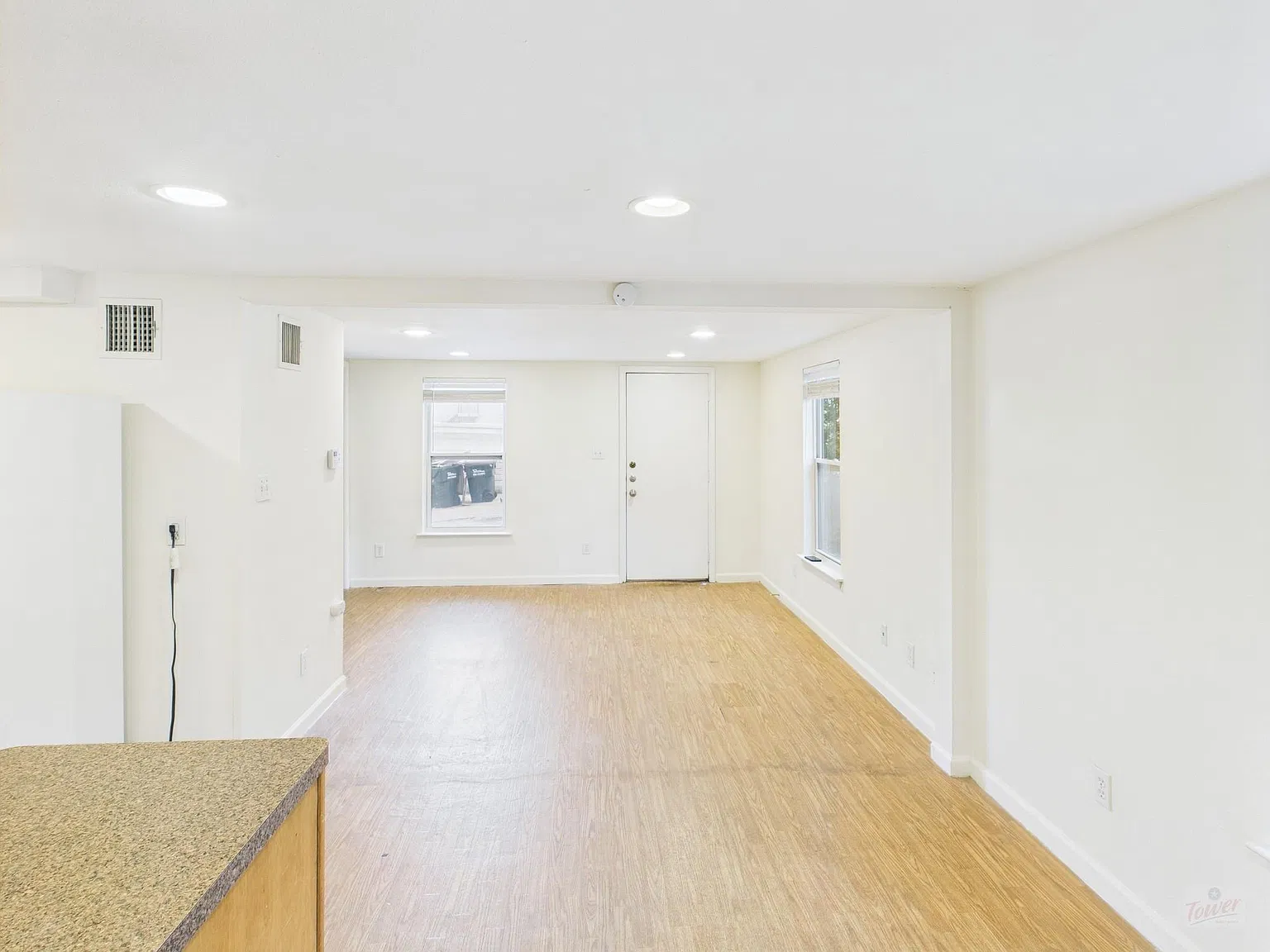 4 bed, 2.0 bath, 2550 sqft, $3,700 — Photo 2
