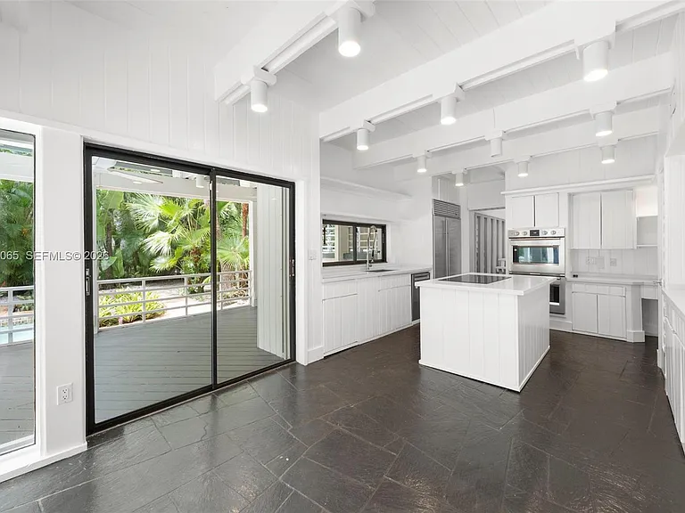5600 Oakwood Ln — Photo 10