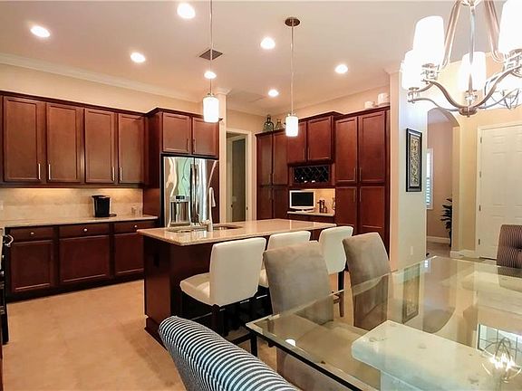 3rd image of 9423 Isla Bella Cir