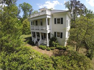 253 Golf Course Dr, Weems, VA 22576