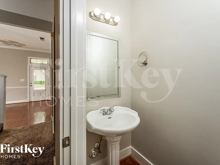 4598 Clubview Dr — Photo 14