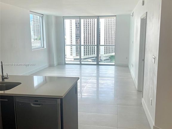 3rd image of 500 Brickell Ave APT 1607
