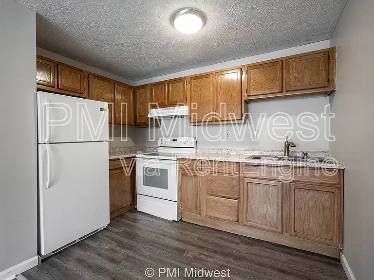3736 N Meridian St — Photo 22