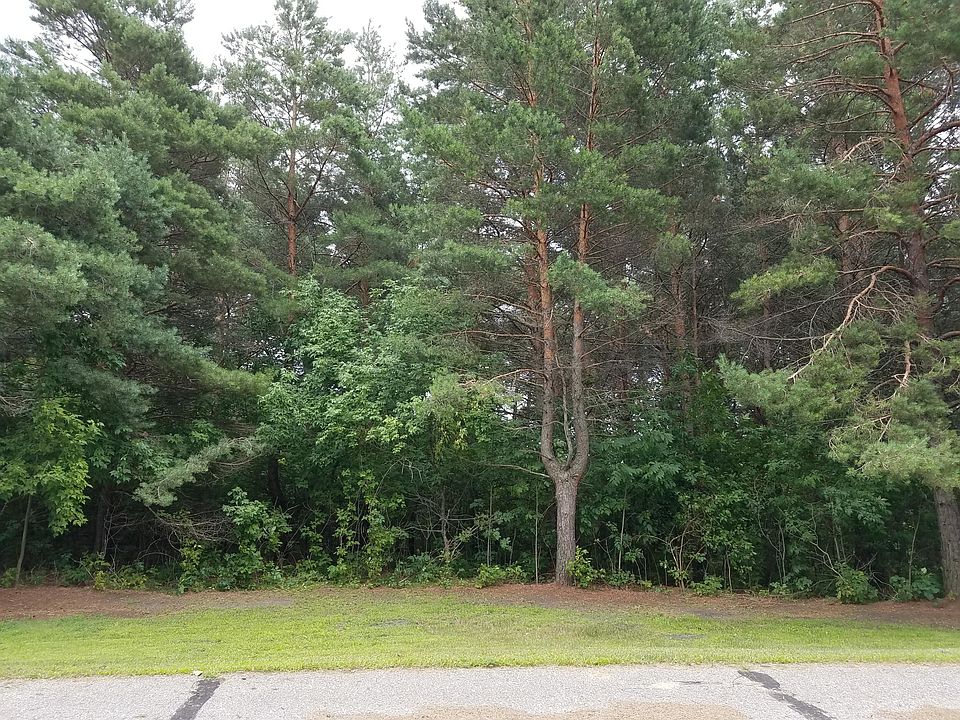2nd image of 51832 Pinewood Rd