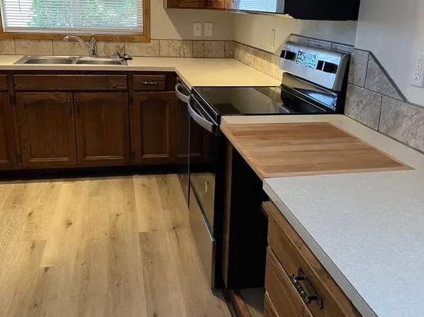 1909 N Springbrook Rd, Newberg, OR 97132