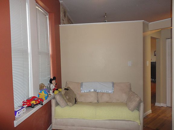 5th image of 1117 W Fry St Unit 6