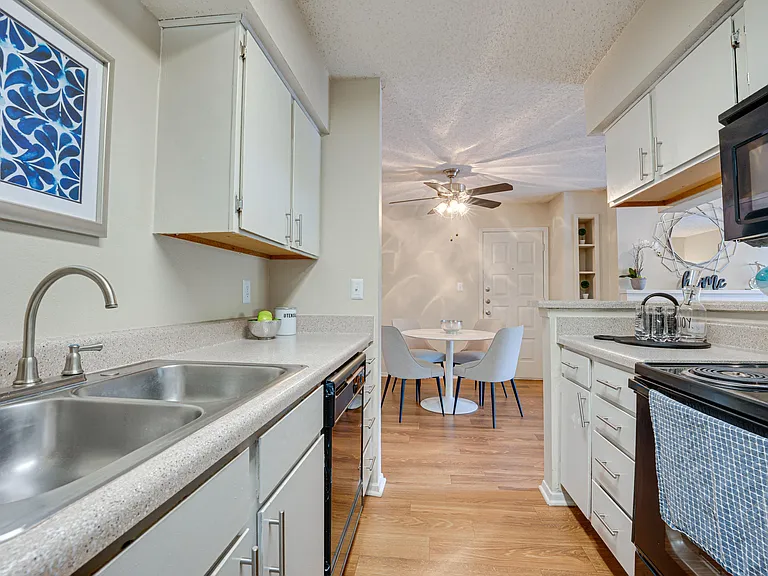 Indian Creek Apartments — Photo 6