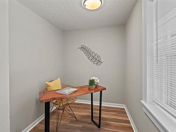 3rd image of 608 S 73rd Pl