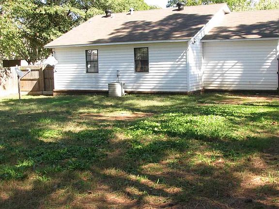 3rd image of 213 Joy Dr