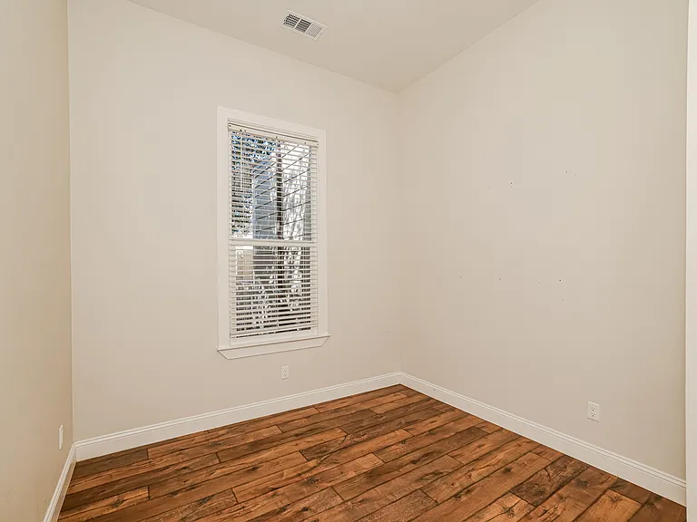 12-photo-Bedroom