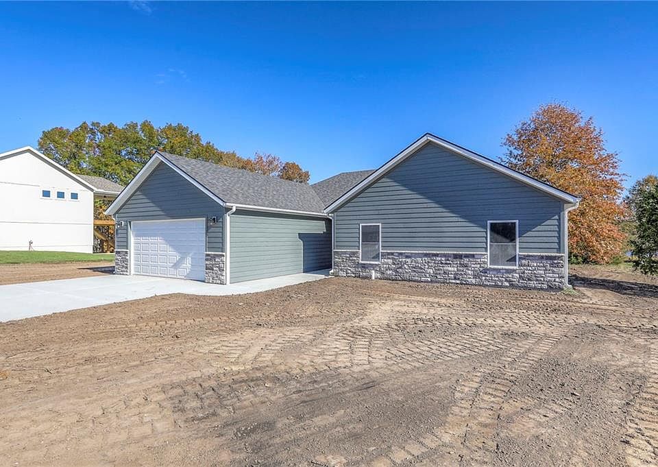 1st image of 310 NE 51st Rd