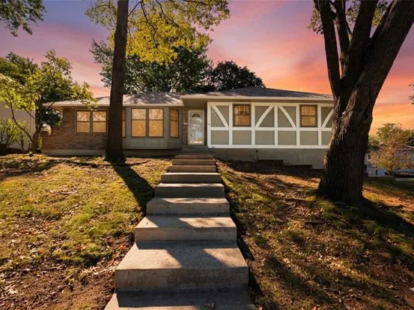 801 E Piatt Ln, Olathe, KS 66061