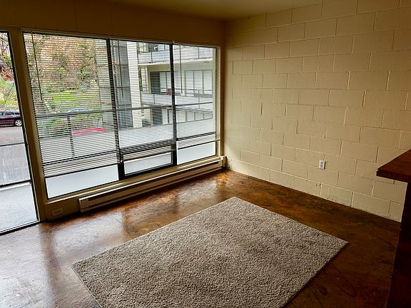 3rd image of 901 SW Saint Clair Ave #208