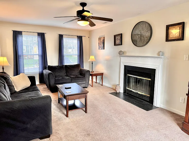 2524 Sutton Pl — Photo 2
