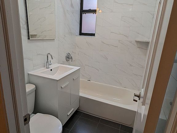 4th image of 8015 Grenfell St