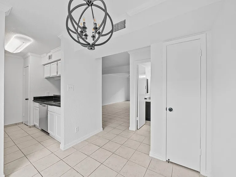 6111 Beverly Hill St #39 — Photo 17