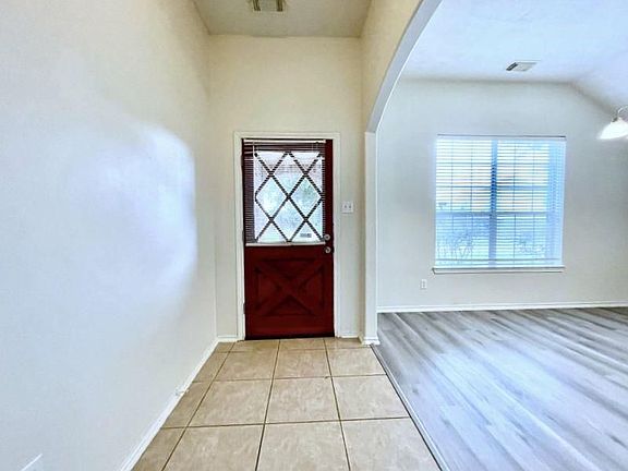 5th image of 6902 Stoneyvale Dr