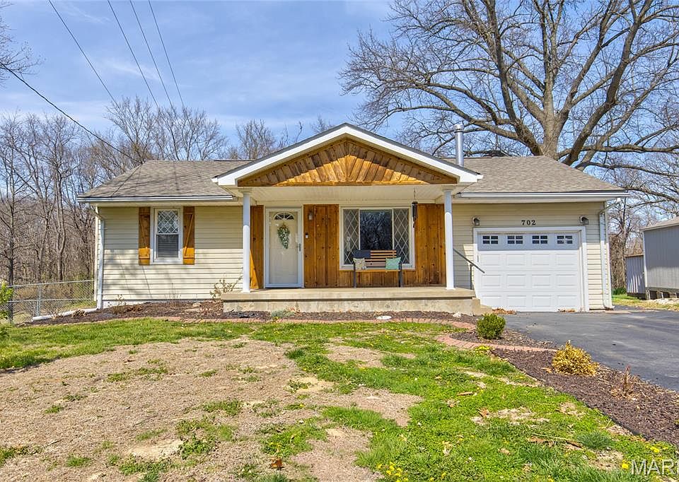 1st image of 702 Ridge Ln