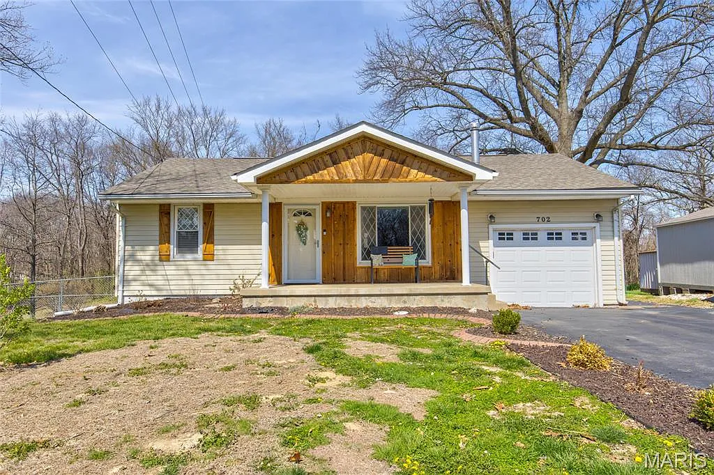 702 Ridge Ln photo 1