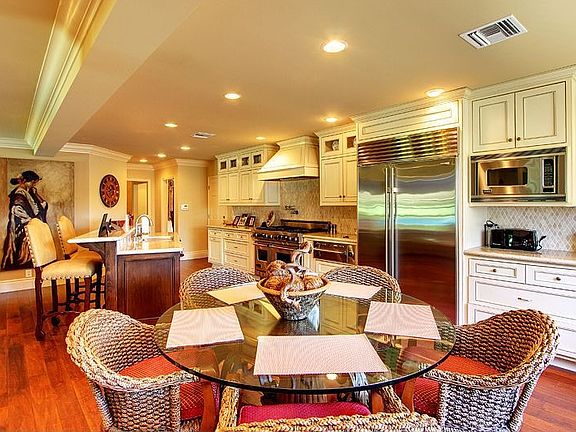 5th image of 545 Amalfi Dr