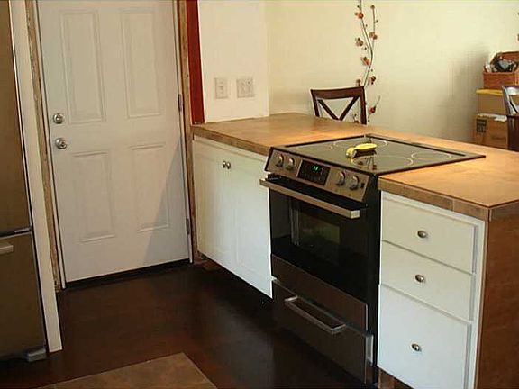 5th image of 452 Barcelona Ln