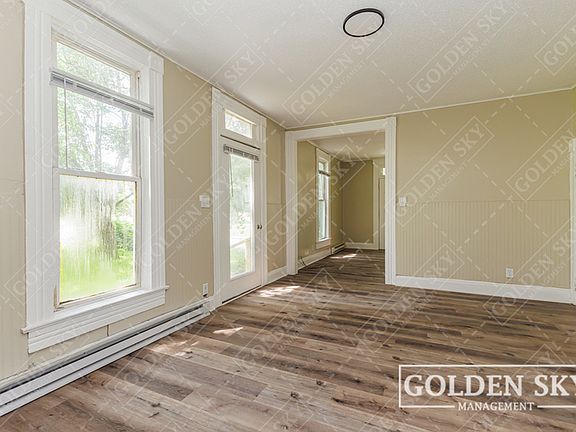 3rd image of 1117 E Washington St