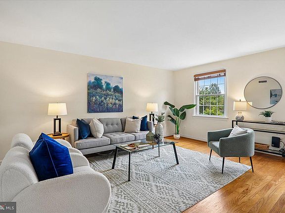 5th image of 2244 Washington Ave APT 202