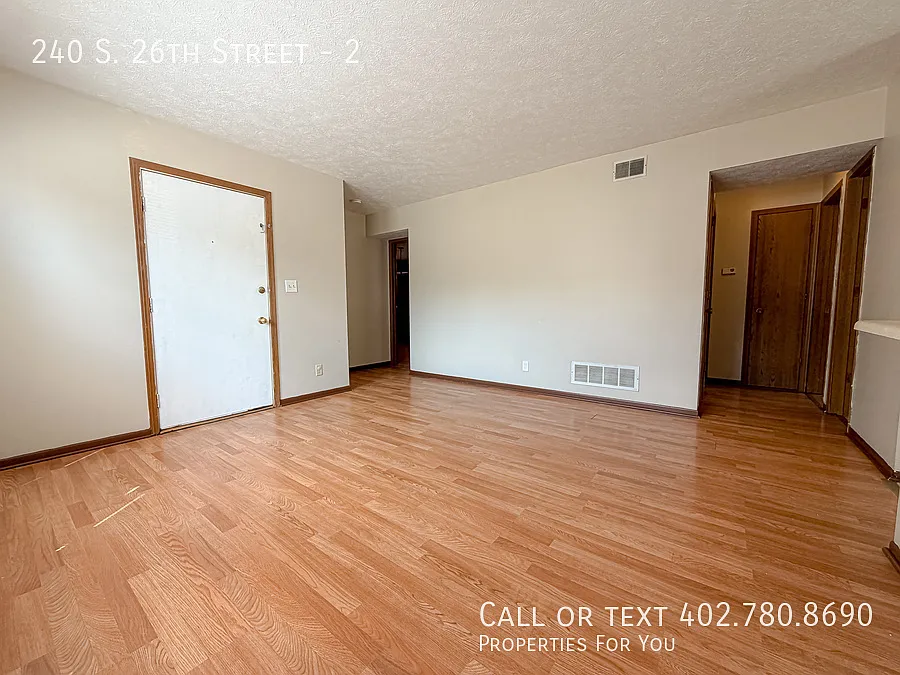 3 bedroom 2 bath in Central Lincoln! — Photo 2