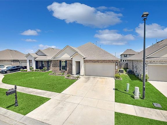 2nd image of 804 Bent Cypress Ln